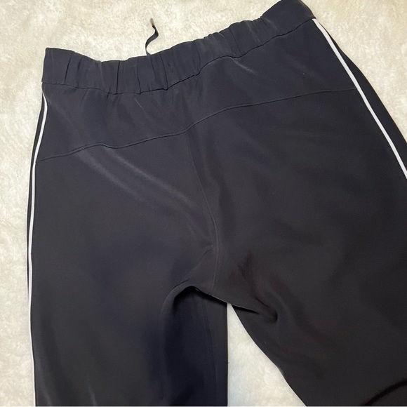 Lululemon On the Right Track Pants Black - size 8 - Picture 4 of 7